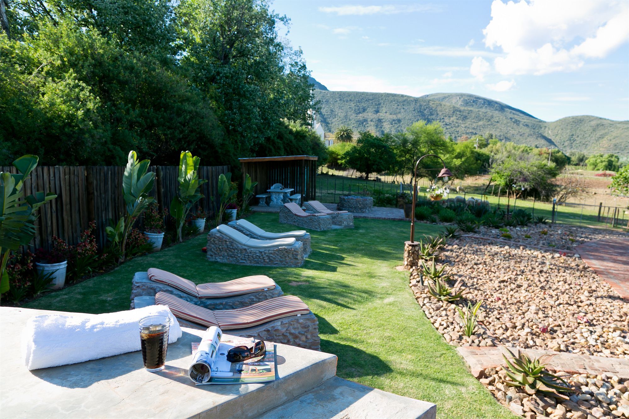 Die Fonteine Country Guesthouse And Glamping Oudtshoorn Exterior photo
